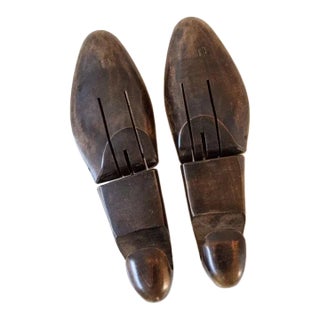 Antique Pair Wooden Shoe Forms j.v. Shoe Tree Co For Sale