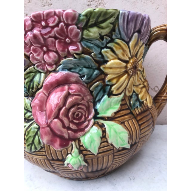 French Majolica jardinière with flowers signed Onnaing, circa 1890.