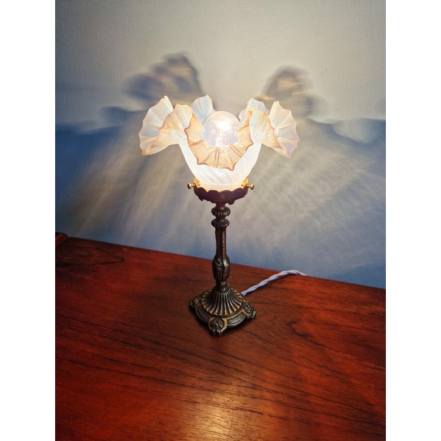 Table Lamp in Gilt Bronze and Opalescent Glass, Early 20th Century For Sale - Image 17 of 18