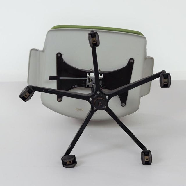 Metal Green Office Chair 2712 with Armrests by André Cordemeyer for Gispen, 1970s For Sale - Image 7 of 9