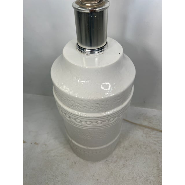 Mid-Century Modern Mid Century White Ceramic Table Lamp For Sale - Image 3 of 9
