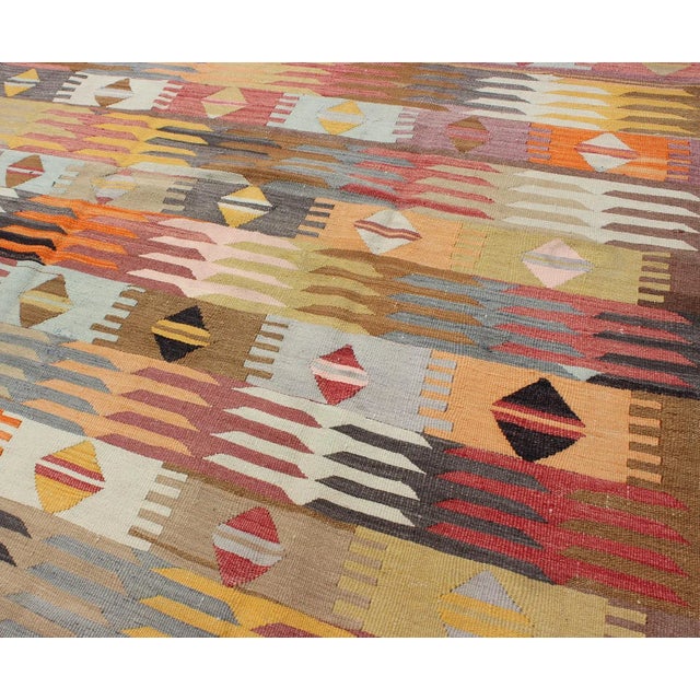 Turkish Colorful Vintage Turkish Kilim With All-Over Latching Design & Geometric Shapes For Sale - Image 3 of 13