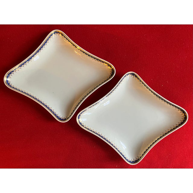 Ceramic Large Antique Early 19th Century Wedgwood Creamware Diamond Shape Serving Dishes or Bowls - a Pair For Sale - Image 7 of 10