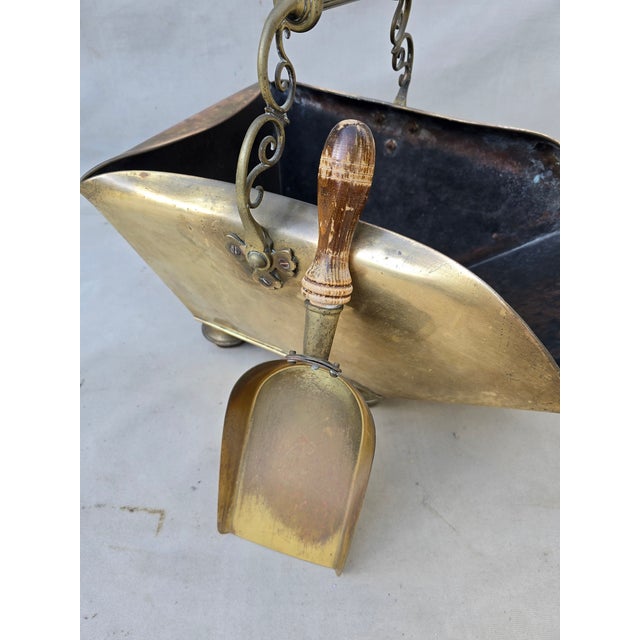 Brass 19th Century Brass Coal Bucket by Henry Lovebridge For Sale - Image 8 of 13