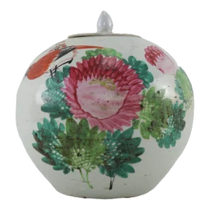Chinese Mid-Qing Dynasty Famille Rose Jar