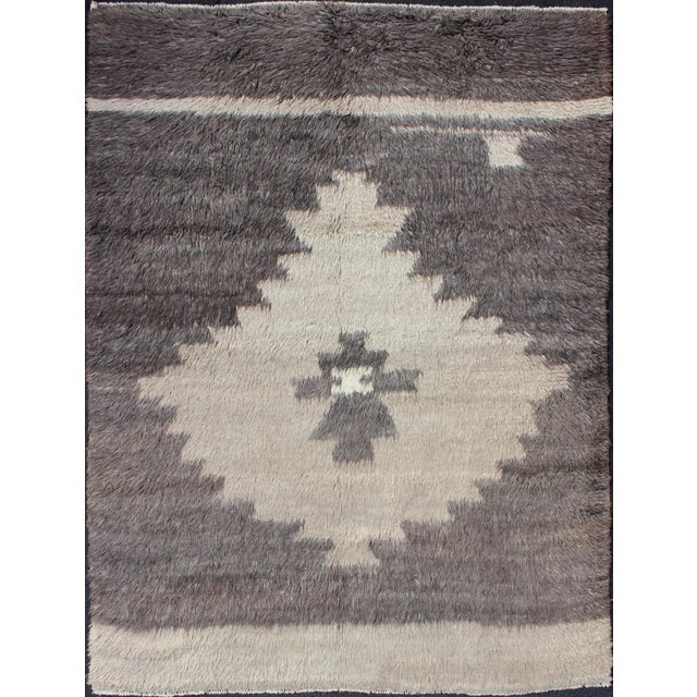 Minimalist & Modern Design Turkish Tulu Vintage Rug With Multi-Layered Medallion For Sale - Image 9 of 9