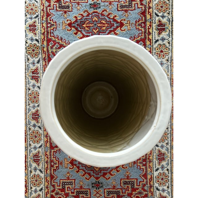 Vintage Chinoiserie White Ceramic ‘Faux Cane’ Umbrella Stand For Sale In Miami - Image 6 of 9