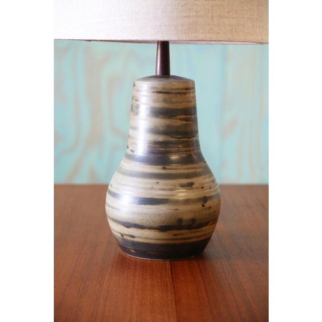 1960s 1960s Gordon and Jane Martz M120 Lamp for Marshall Studios Green Earth Tones For Sale - Image 5 of 12