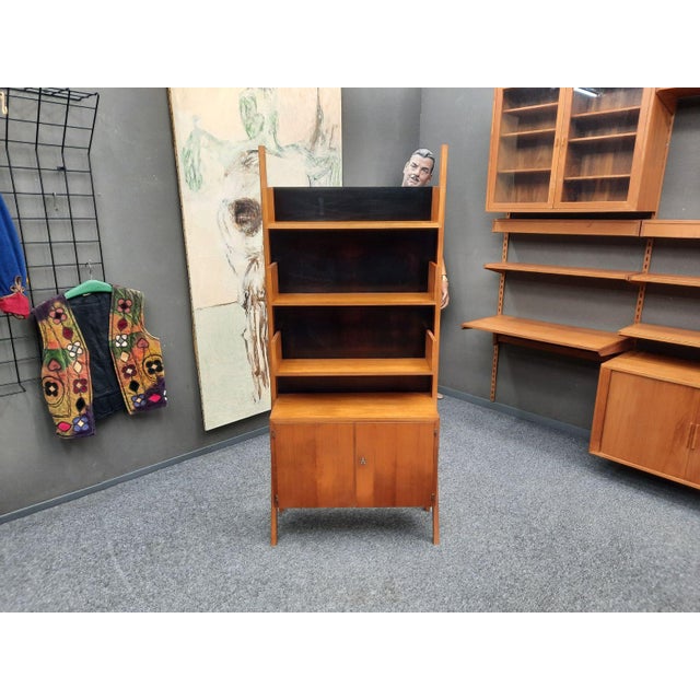 Mid-Century Modern Standing Shelf in Cherrywood by Heinz Vetter for Wilhelm Renz, 1950s For Sale - Image 3 of 13