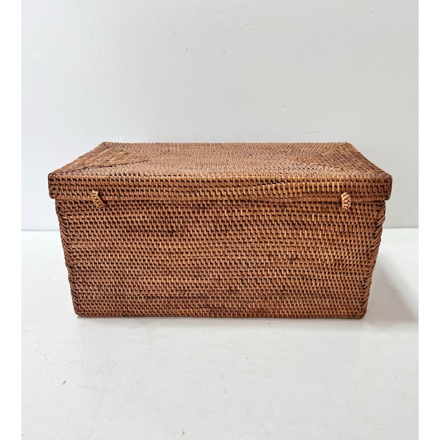 Traditional Vintage Handwoven Rattan Storage Box – Southeast Asian Lidded Wicker Basket With Toggle Closure For Sale - Image 3 of 9