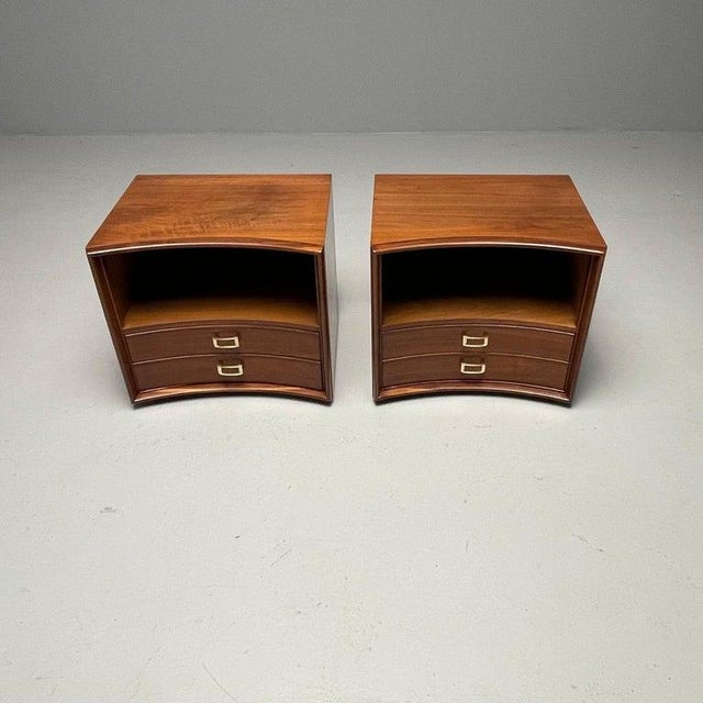 Paul Frankl, Mid-Century Modern, Concave Nightstands, Walnut, Brass, USA 1950s A stunning pair of Paul Frankl for John...
