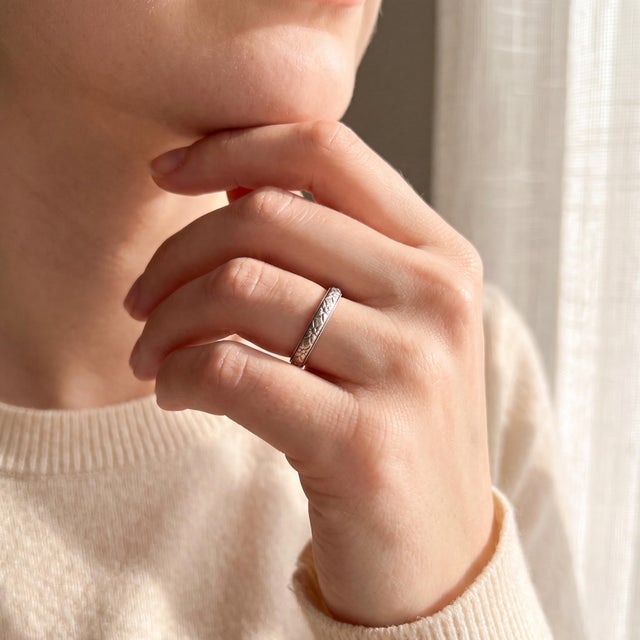 Art Deco 1930's Platinum and 18k Hall Brothers Orange Blossom Pattern Wedding Ring, Size 5.5 For Sale - Image 3 of 3