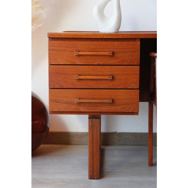 1960s Freestanding Scandinavian Desk in Teak from Dyrlund, 1960s For Sale - Image 5 of 18