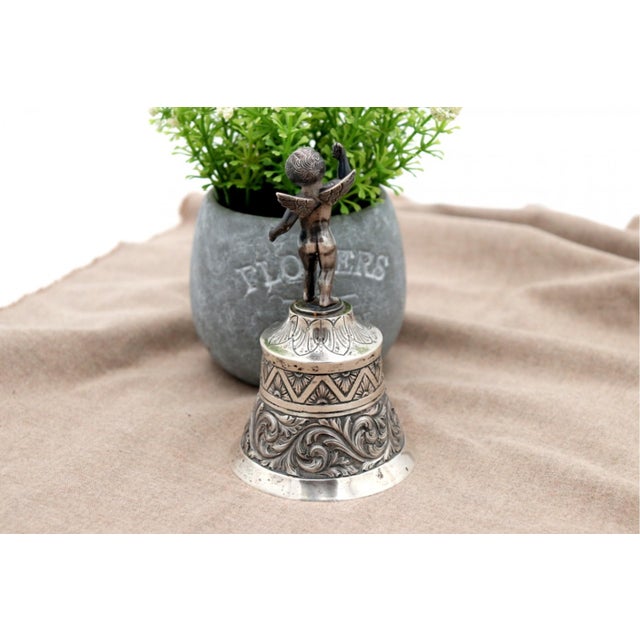 Chiseled Silver Table Bell, in Good conditions. Designed 1920 to 1949