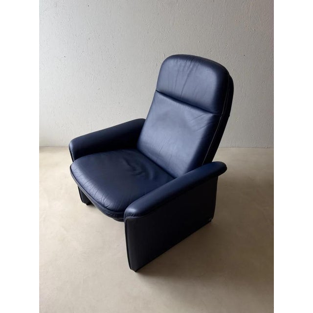 Animal Skin Set of DS 50 Lounge Chair with Ottoman in Dark Blue Leather from de Sede For Sale - Image 7 of 18