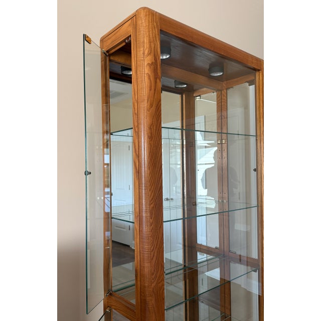 Wood Vintage-Style Tall Oak Curio Display Cabinet W/ Illuminated Glass Shelves, Magnetic Doors & Antique Brass Knobs For Sale - Image 7 of 15