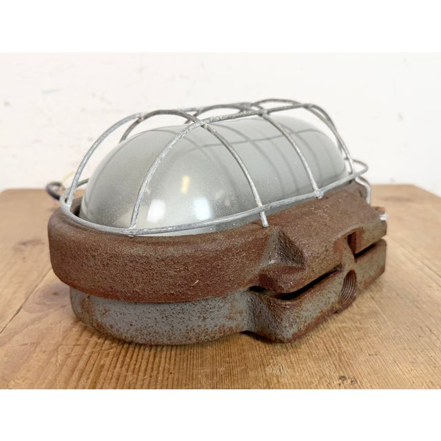 1960s Industrial Grey Cast Iron Wall Light from Elektrosvit, 1960s For Sale - Image 5 of 15