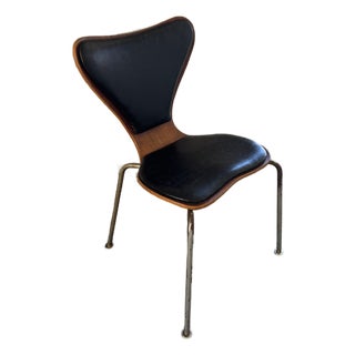 Mid Century Modern Chair, Leather Chrome and Walnut, in the Style of Cherner For Sale