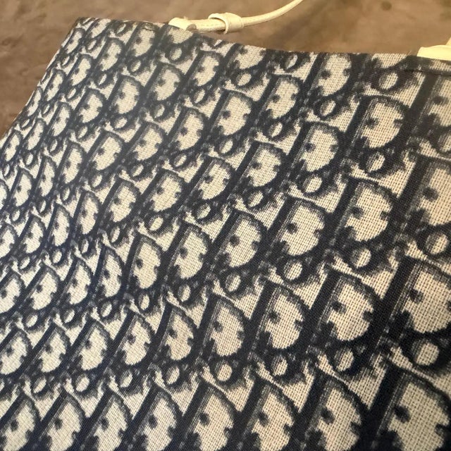 A 2000s John Galliano for Christian Dior Trotter Deep Blue and Cream Tote Bag For Sale - Image 14 of 18