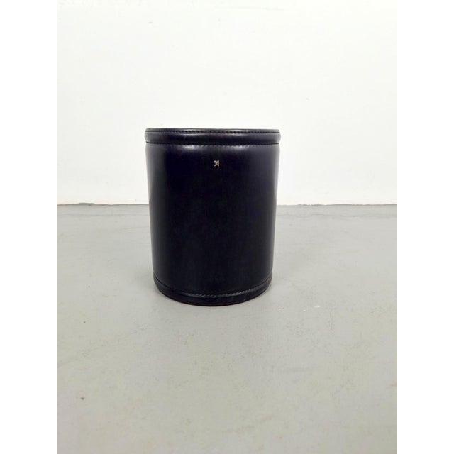 Black Saddle Leather Wastebasket in the style of Jacques Adnet, 1960s For Sale - Image 4 of 14