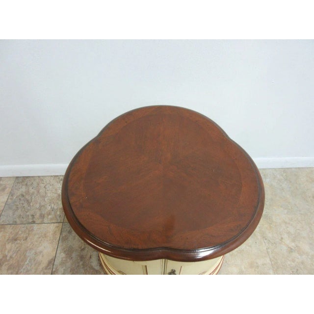 Italian Vintage Custom Made Banded Clover Leaf Italian Regency Side Table For Sale - Image 3 of 10
