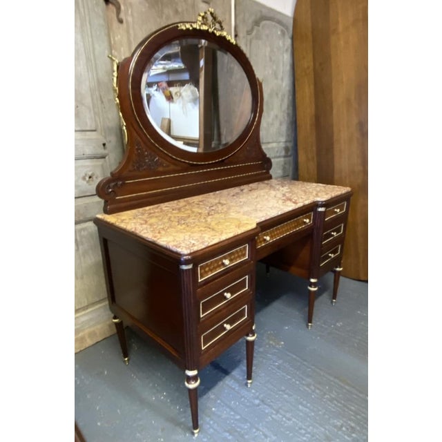 We are pleased to offer this extremely fine quality French Dressing Table. Dating to the 19th Century and of very good...