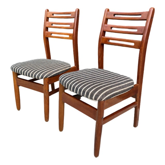 Vintage Set of 2 Mid-Century Modern Teak Dining Chairs - Danish Modern For Sale
