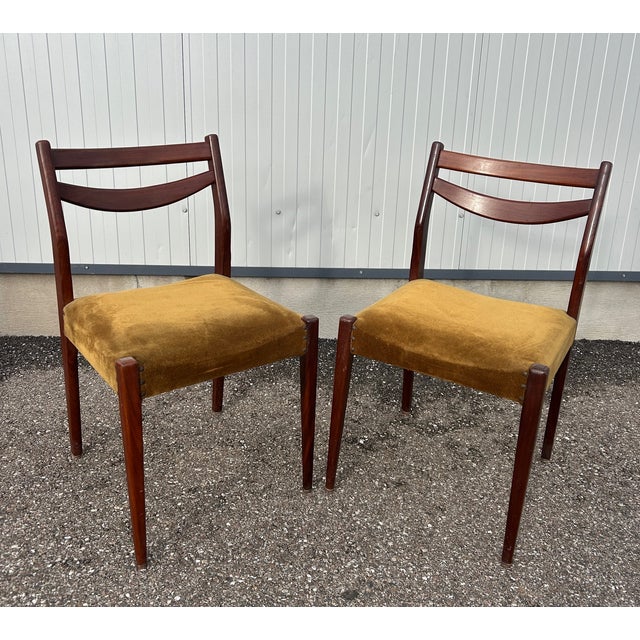 Pair of Scandinavian chairs from the 1960s in teak and original velvet.