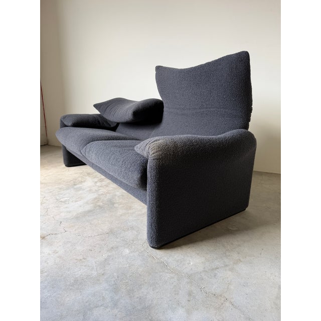 Vico Magistretti Maralunga Two-Seater Black Bouclé Loveseat Sofa for Cassina, Italy For Sale - Image 4 of 18