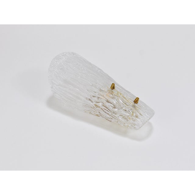 Mid-Century Modern Austrian Wall Light in Brass and Textured Glass by J. T. Kalmar for Kalmar, 1950s For Sale - Image 6 of 11