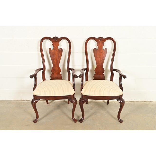A gorgeous pair of Queen Anne or Georgian style armchairs or dining captain chairs By Thomasville USA, Circa 1980s Solid...
