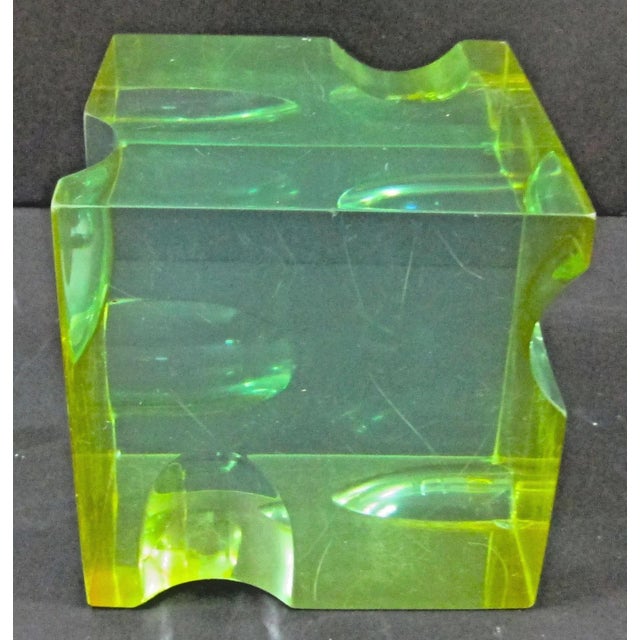 1960s Mid-Century Optical Light and Space Sculpture Green Lucite Cube Attributed to Roz Stroll For Sale - Image 4 of 12