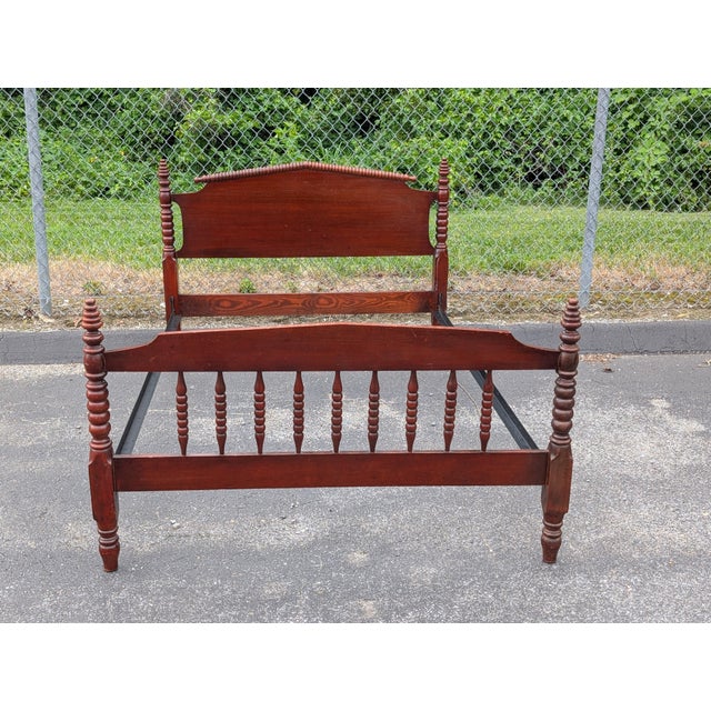 This impressive American Classical mahogany spindle bed makes a dramatic statement with its beautifully exaggerated bobbin...