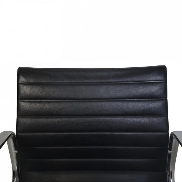 EA117 Desk Chair by Charles Eames, 2006 For Sale - Image 4 of 17