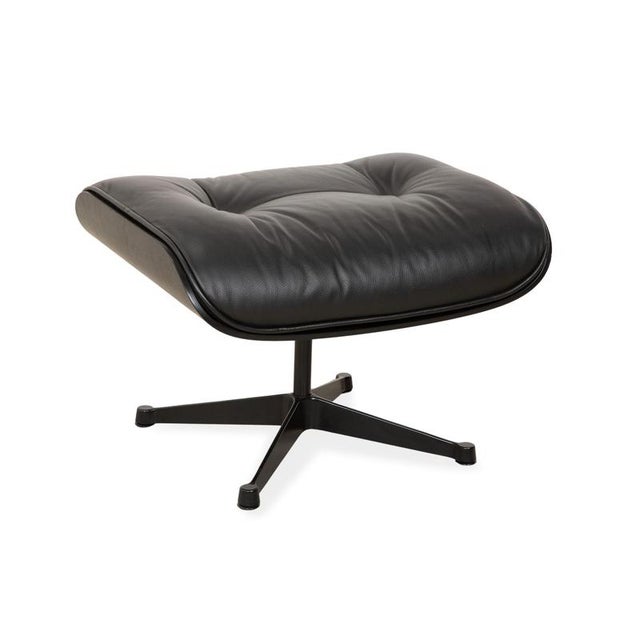 Set of Lounge Chair with Ottoman in Leather by Charles & Ray Eames for Vitra For Sale - Image 13 of 16