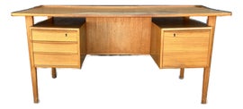 Example of Peter Løvig Nielsen Executive Desks