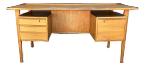 1960s Mid-Century Danish Floating Teak Desk by Peter Løvig Nielsen for Loviq
