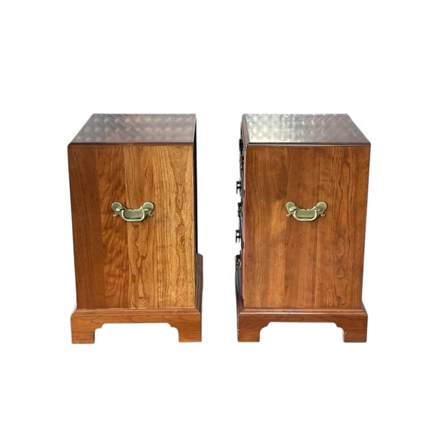 1990s Stickley Mahogany Georgian Chippendale 3-Drawer Chests, a Pair, Vintage 1990s, Nightstands For Sale - Image 5 of 12