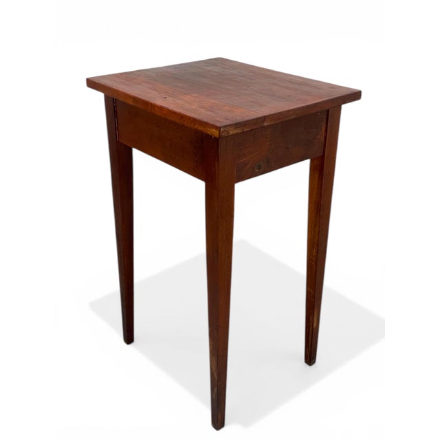 19th Century American Hepplewhite Style Federal Cherry Stand Side Table. For Sale In West Palm - Image 6 of 10