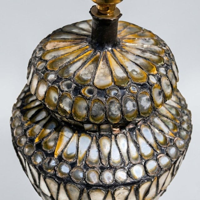 This masterful table lamp, whose silhouette is inspired by antique baluster vases, perfectly embodies the rich, textured...