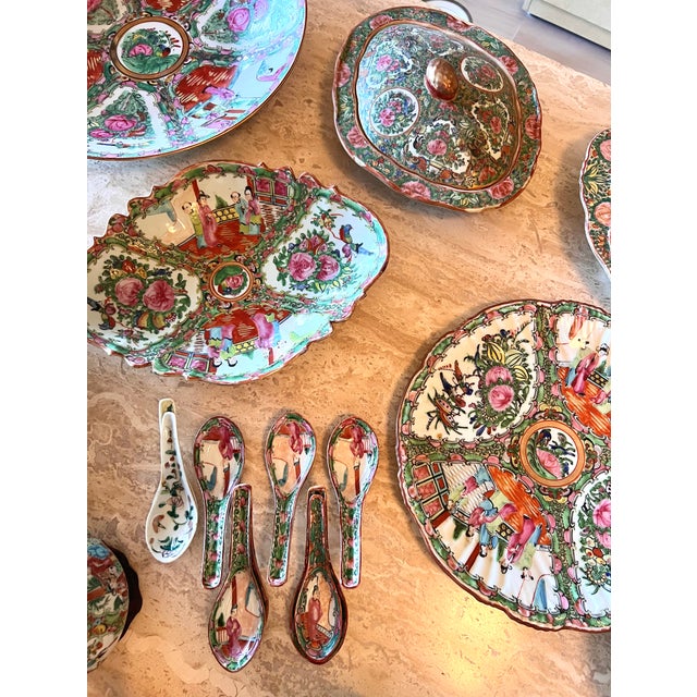 Large Vintage Chinese Export Rose Medallion Porcelain Collection – 188-Piece Estate Set For Sale - Image 4 of 17