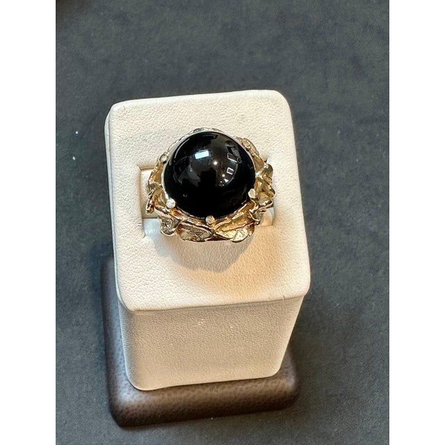 10 Carat Round Black Onyx Unisex Ring 14 Karat Yellow Gold Size 5.75 For Sale In New York - Image 6 of 18