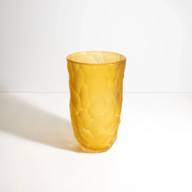 This exquisite vase features a luxurious matte amber exterior and polished beveled edges reminiscent of fresh honeycomb,...