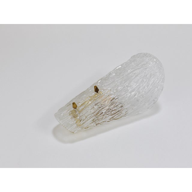 1950s Mid-Century Modern Austrian Wall Light in Brass and Textured Glass by J. T. Kalmar for Kalmar, 1950s For Sale - Image 5 of 11
