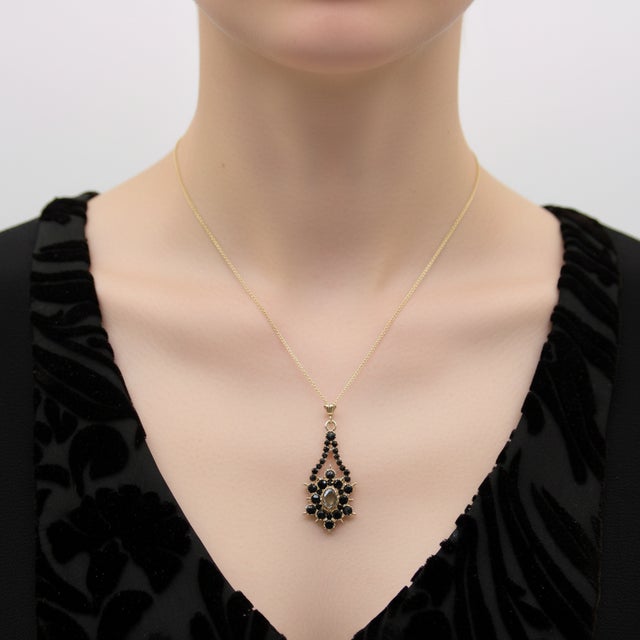 Early 19th Century Georgian 14k Gold Flat Cut Onyx Mourning Pendant For Sale - Image 9 of 9
