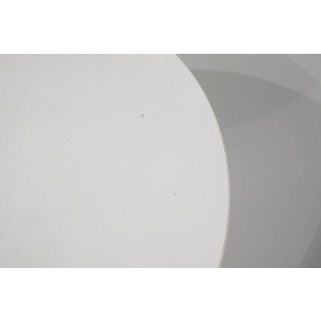 White Tulip Coffee Table with Round Top in White Laminate by Eero Saarinen for Knoll International, 1958 For Sale - Image 8 of 14
