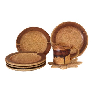 Set of 5 Pottery Plates and a Creamer - Signed Art Pottery, 1970s For Sale