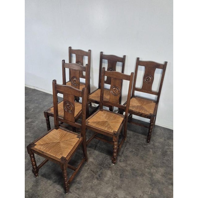 Straw-Seated Chairs with Carved Rosette and Turned Legs, 1920s, Set of 6, in Very Good conditions. Designed 1920 to 1949
