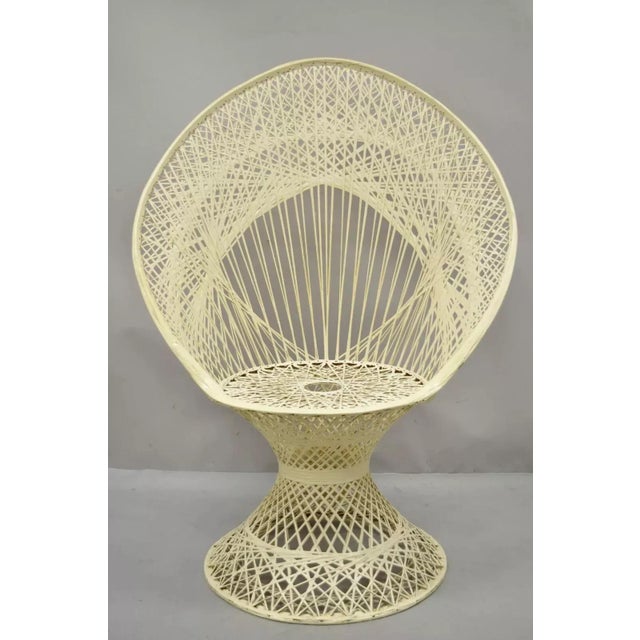Mid 20th Century Russell Woodard Woven Spun Fiberglass Tall Fan Back Peacock Diamond Chair For Sale - Image 11 of 11