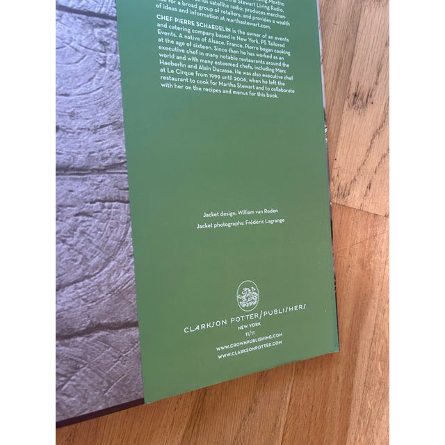 Green 2011 First Edition First Printing Martha Stewart “Martha’s Entertaining: A Year of Celebrations” Hardcover Coffee Table Book For Sale - Image 8 of 10